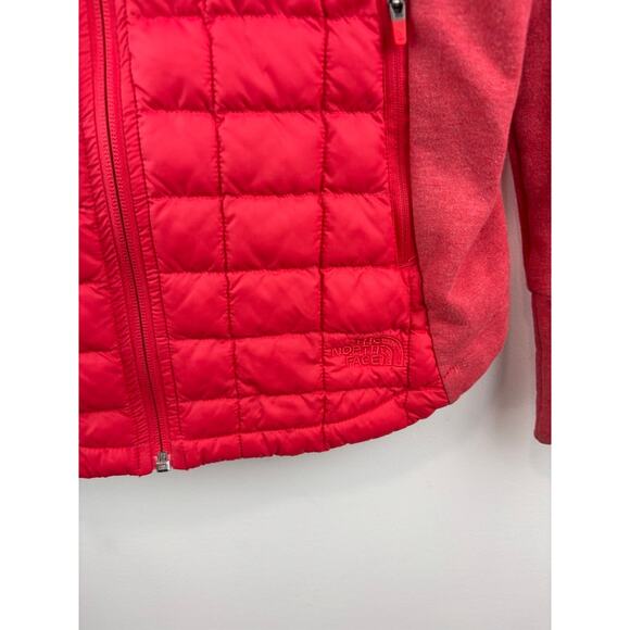 The North Face Women's S Endeavor Theroball Primaloft Quilted Red Jacket - Picture 3 of 5